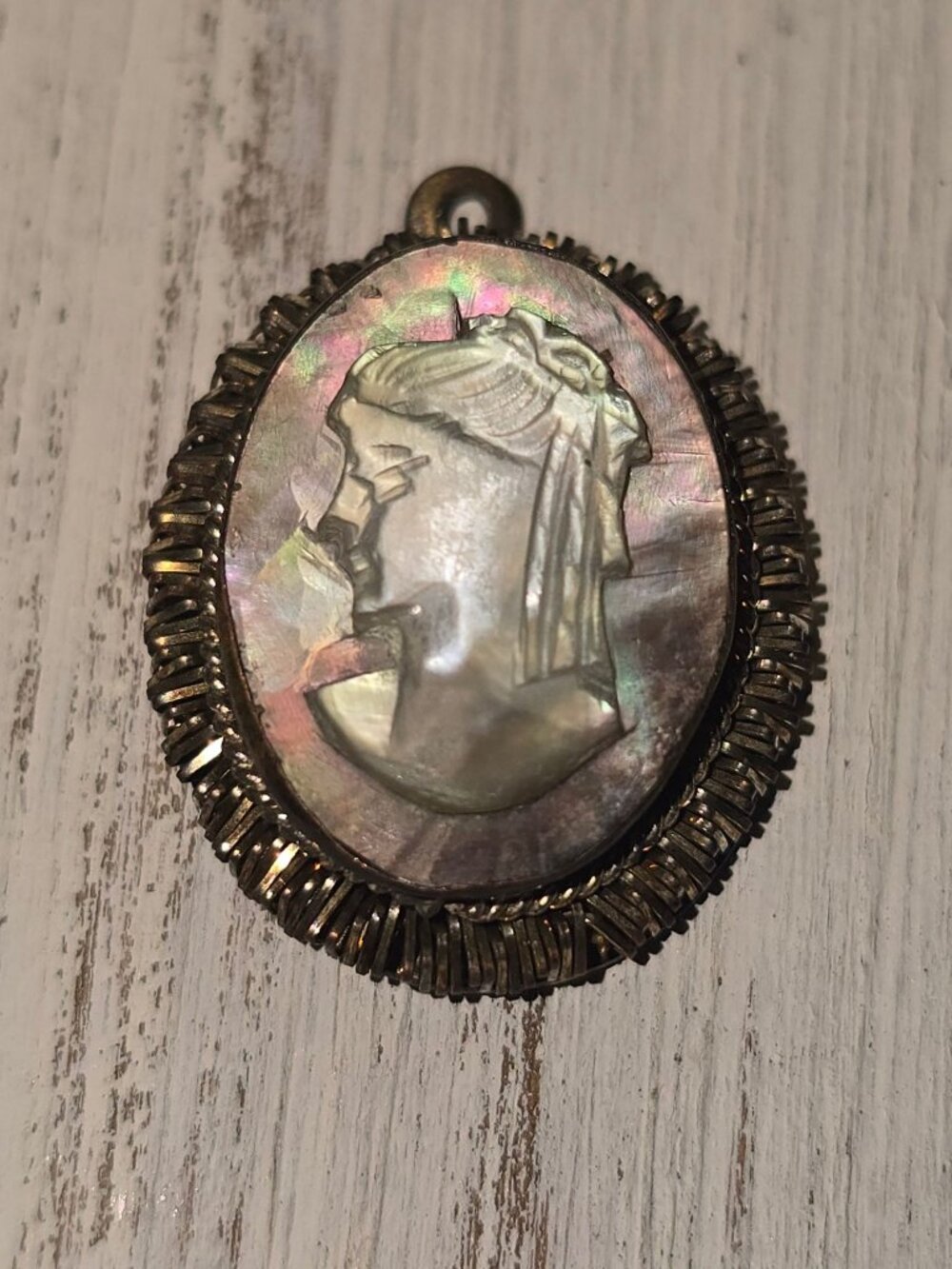 Vintage Cameo Pinktone Mother of Pearl Lady Cameo Gold Tone Victorian Pendant - Picture 3 of 6